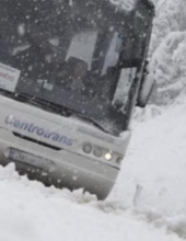 Автобус с молдавскими детьми заблокирован из-за снежных заносов. 